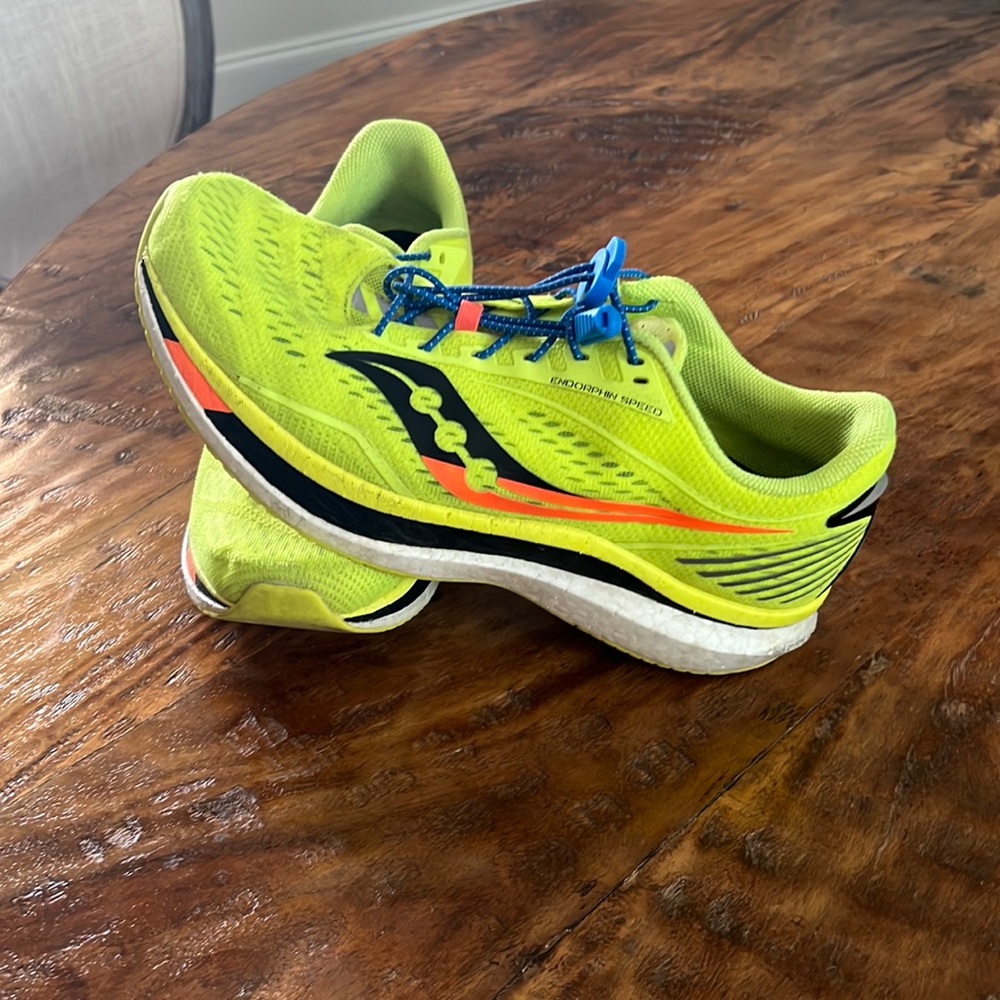 Saucony endorphin speed carbon plated trainers.